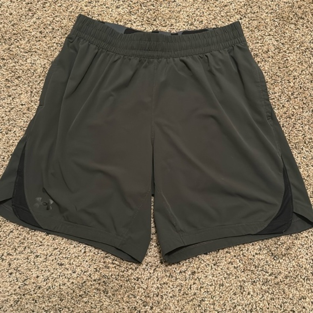 Men’s Under Armour green shorts size large
